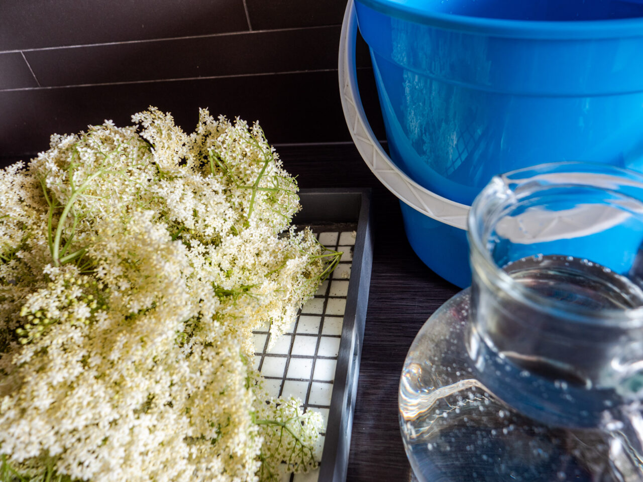 recept-zelf-vlierbloesem-siroop-maken